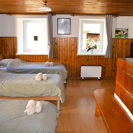 Granny Angela's House גרוסופליה